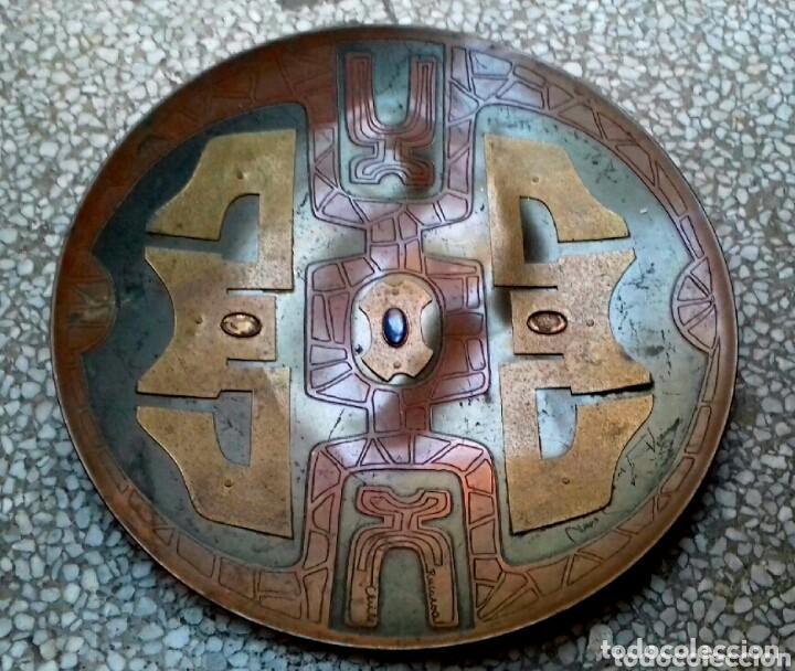 Antiguidades: plato de bronce parece ser estilo  precolombino medida 24,5  cms 350 grs