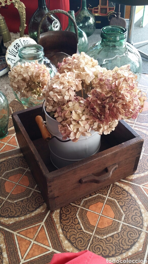 Antig&uuml;edades: Caj&oacute;n de madera antiguo con asas - Foto 1
