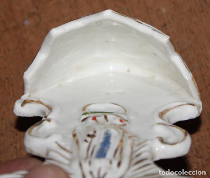 Antig&uuml;edades: BENDITERA DE PORCELANA-VIRGEN. - Foto 4