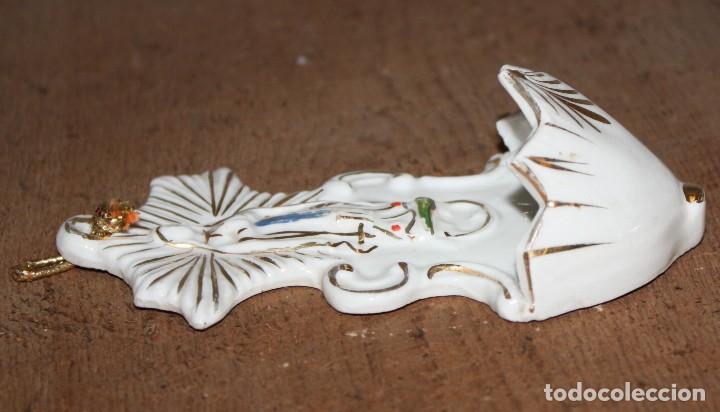 Antig&uuml;edades: BENDITERA DE PORCELANA-VIRGEN. - Foto 5