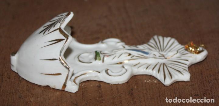 Antig&uuml;edades: BENDITERA DE PORCELANA-VIRGEN. - Foto 7