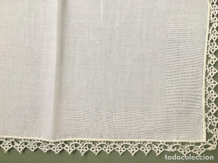 Antig&uuml;edades: ANTIGUO PA&Ntilde;UELO DE ALGOD&Oacute;N CON PUNTILLA - Foto 2