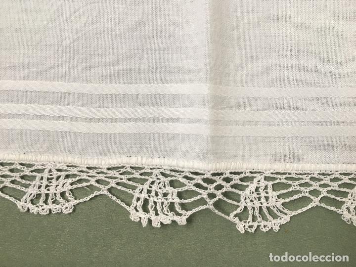 Antig&uuml;edades: ANTIGUO PA&Ntilde;UELO DE ALGOD&Oacute;N CON PUNTILLA - Foto 3