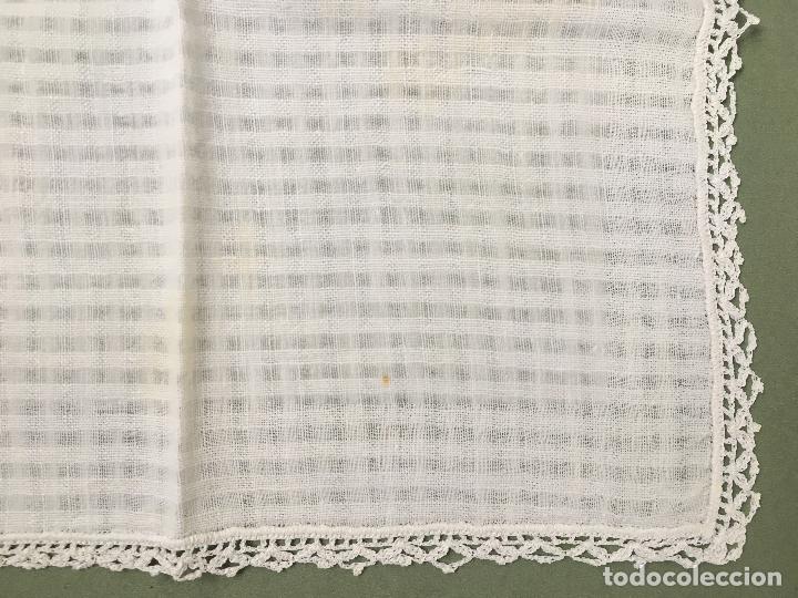 Antig&uuml;edades: ANTIGUO PA&Ntilde;UELO DE ALGOD&Oacute;N CON PUNTILLA - Foto 2