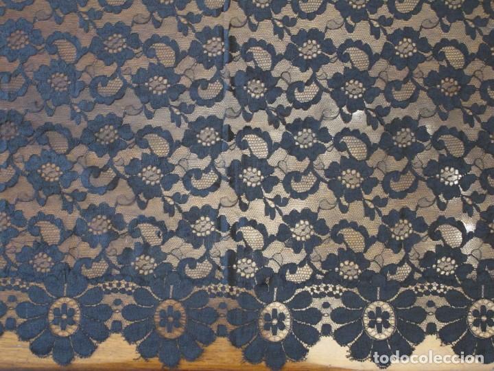 Antig&uuml;edades: IMPORTANTE MANTILLA DE BLONDA, RECTANGULAR ,DE TUL Y SEDA, ANTIGUA - Foto 7