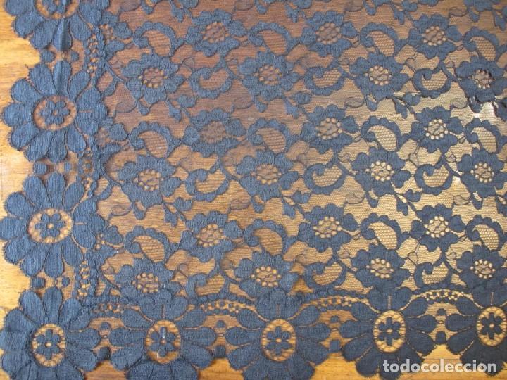 Antig&uuml;edades: IMPORTANTE MANTILLA DE BLONDA, RECTANGULAR ,DE TUL Y SEDA, ANTIGUA - Foto 8