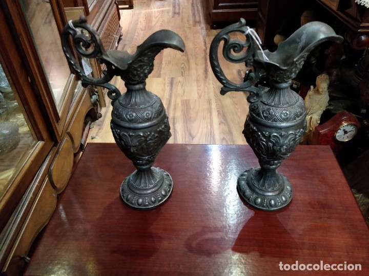 Antiguidades: Preciosa pareja de jarras de esta&ntilde;o. S. XIX. 29 cms. de altura