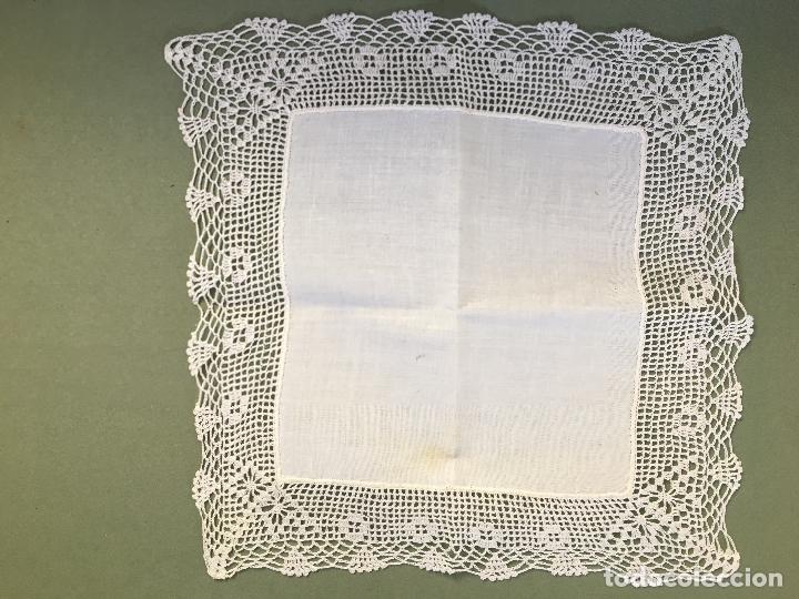 Antig&uuml;edades: ANTIGUO PA&Ntilde;UELO DE ALGOD&Oacute;N CON PUNTILLA - Foto 1