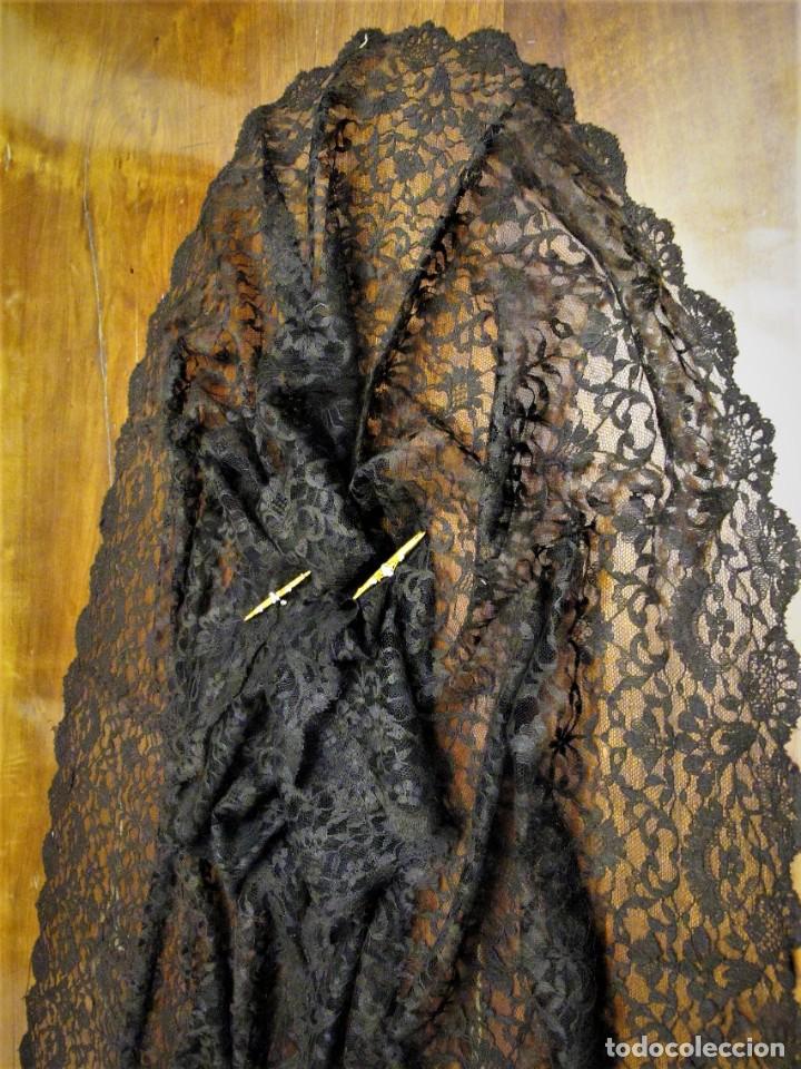 Antig&uuml;edades: FINA MANTILLA RECTANGULAR DE TUL Y SEDA, SIGLO XIX - XX - Foto 2