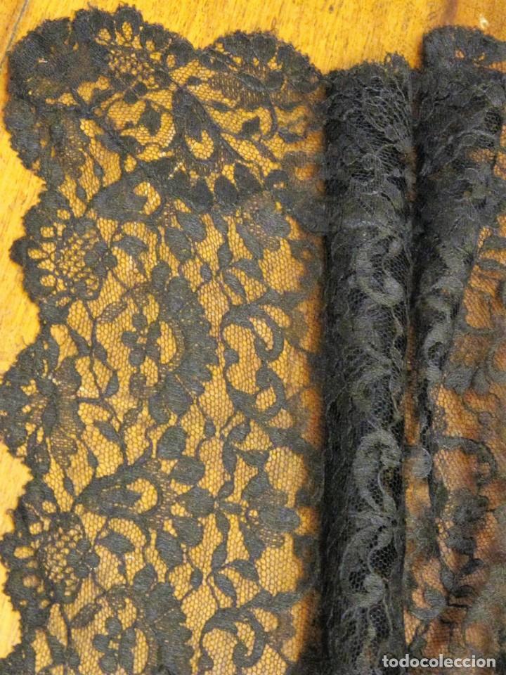 Antig&uuml;edades: FINA MANTILLA RECTANGULAR DE TUL Y SEDA, SIGLO XIX - XX - Foto 3