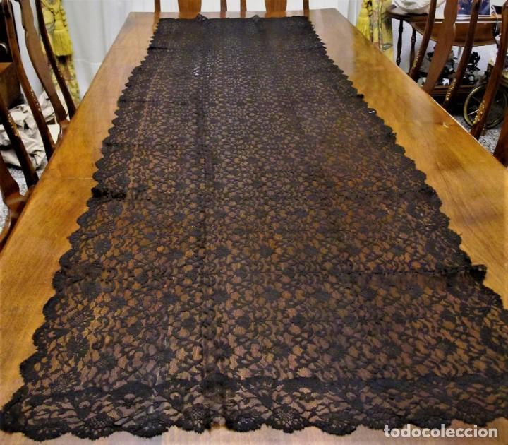 Antig&uuml;edades: FINA MANTILLA RECTANGULAR DE TUL Y SEDA, SIGLO XIX - XX - Foto 4