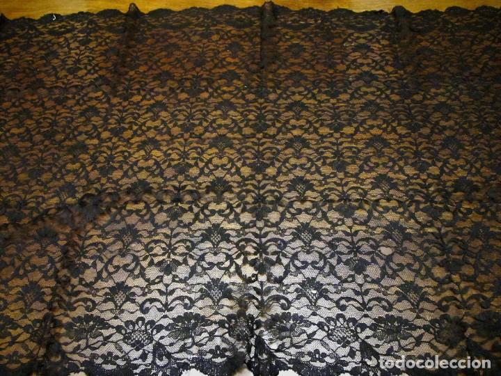 Antig&uuml;edades: FINA MANTILLA RECTANGULAR DE TUL Y SEDA, SIGLO XIX - XX - Foto 6