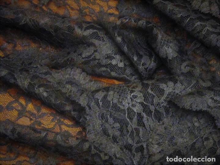 Antig&uuml;edades: FINA MANTILLA RECTANGULAR DE TUL Y SEDA, SIGLO XIX - XX - Foto 8