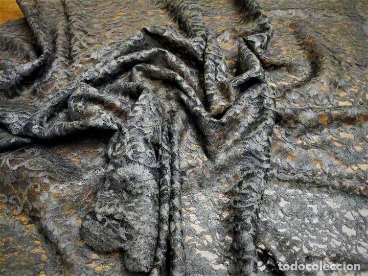 Antig&uuml;edades: FINA MANTILLA RECTANGULAR DE TUL Y SEDA, SIGLO XIX - XX - Foto 9
