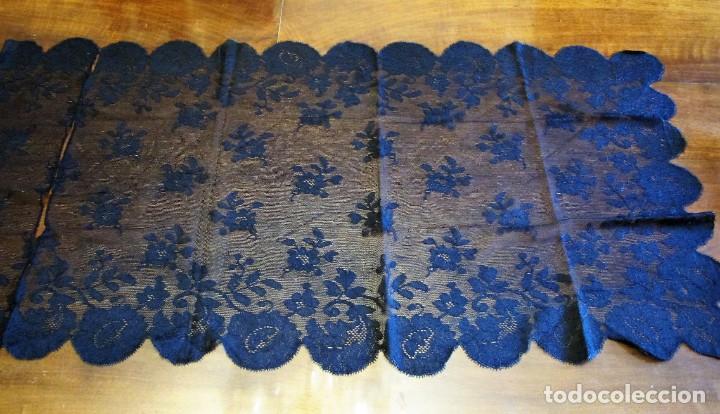 Antig&uuml;edades: MANTILLA NEGRA ,DE BLONDA,  RECTANGULAR DIVIDIDA AL MEDIO - Foto 1