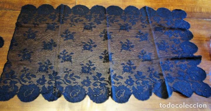 Antig&uuml;edades: MANTILLA NEGRA ,DE BLONDA,  RECTANGULAR DIVIDIDA AL MEDIO - Foto 2