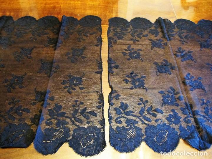 Antig&uuml;edades: MANTILLA NEGRA ,DE BLONDA,  RECTANGULAR DIVIDIDA AL MEDIO - Foto 3