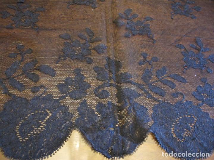 Antig&uuml;edades: MANTILLA NEGRA ,DE BLONDA,  RECTANGULAR DIVIDIDA AL MEDIO - Foto 6