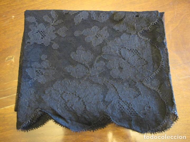 Antig&uuml;edades: MANTILLA NEGRA ,DE BLONDA,  RECTANGULAR DIVIDIDA AL MEDIO - Foto 8
