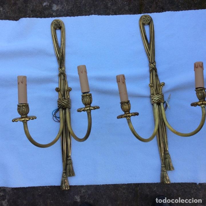 Antig&uuml;edades: PAREJA DE APLIQUES DE BRONCE - Foto 1