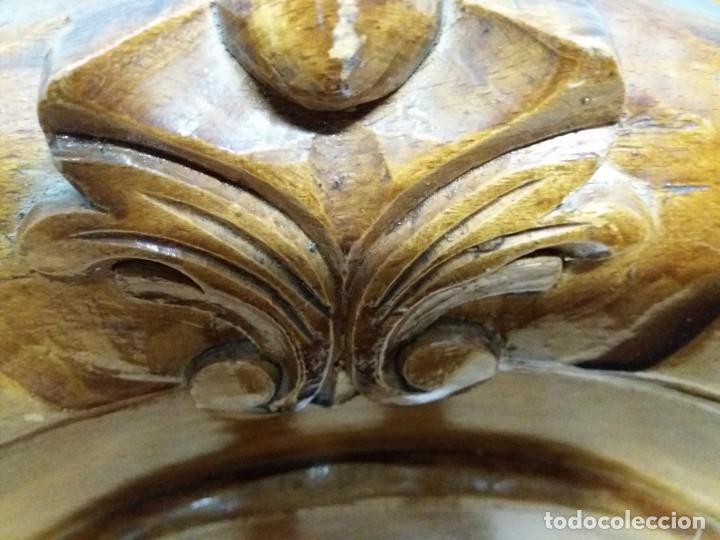 Antig&uuml;edades: Cabecero antiguo madera tallado - Foto 2