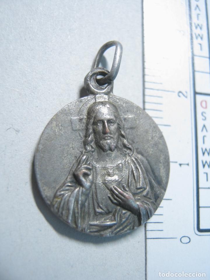 Antig&uuml;edades: Antigua medalla NS de LLuch - Foto 2