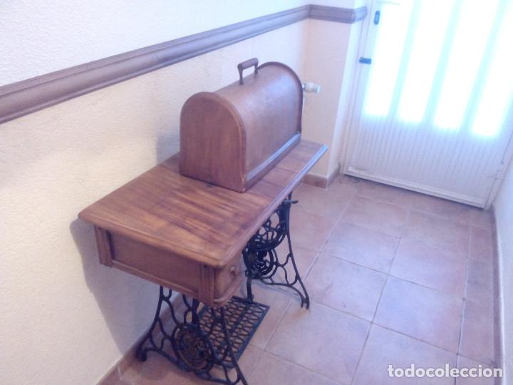 Antig&uuml;edades: Maquina coser Singer - Foto 2