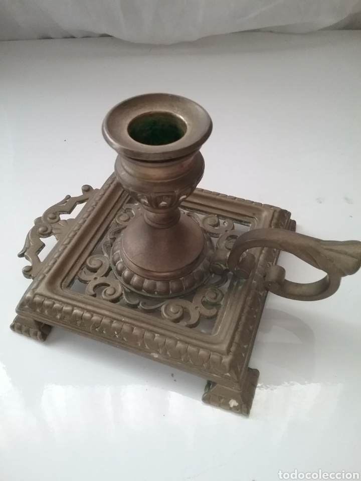 Antig&uuml;edades: Portavelas en bronce. - Foto 1
