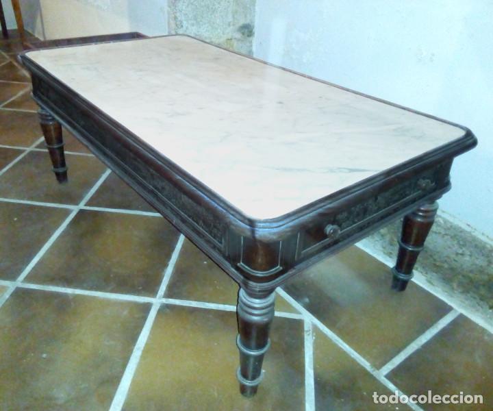 Antig&uuml;edades: Mesa baja centro madera m&aacute;rmol con cajones - Foto 1