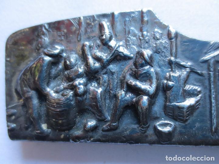 Antig&uuml;edades: BONITO PEINE CON FUNDA EN RELIEVE - Foto 4