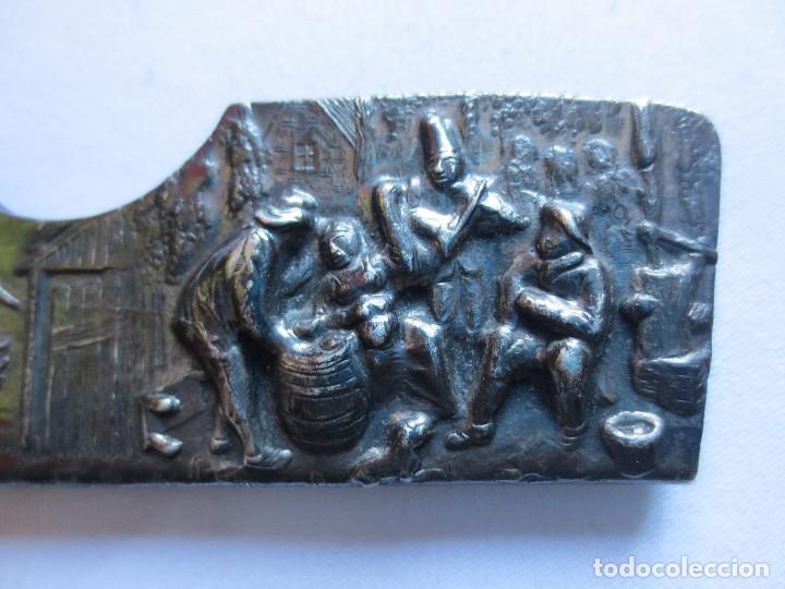 Antig&uuml;edades: BONITO PEINE CON FUNDA EN RELIEVE - Foto 5