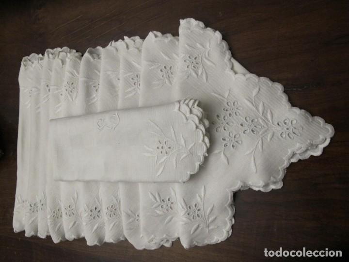 Antig&uuml;edades: SERVILLETAS BORDADAS A REALCE , CON INICIALES E R - Foto 5