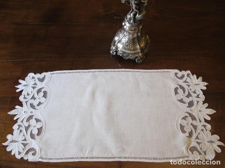 Antiquit&eacute;s: CAMINO DE MESA, EN CREPE BORDADO. A&Ntilde;OS 30