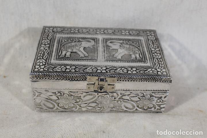 Antig&uuml;edades: caja joyero con plata nepal&iacute; - Foto 1