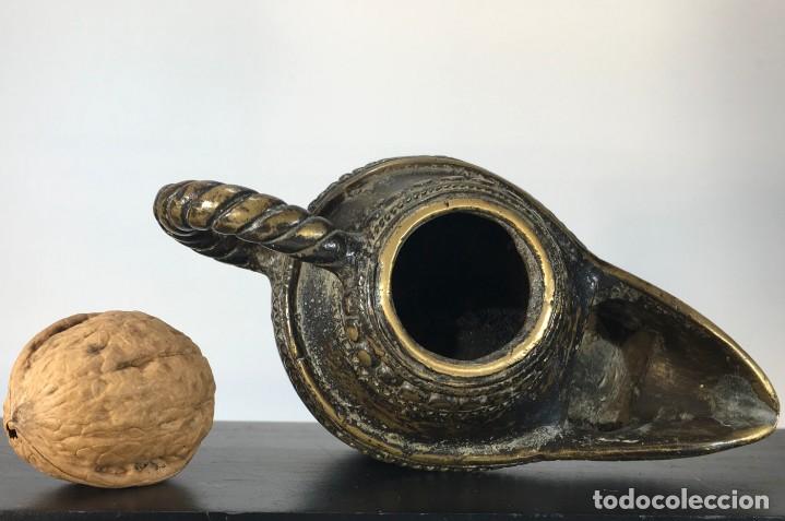 Antig&uuml;edades: L&aacute;mpara de aceite en bronce - Foto 4