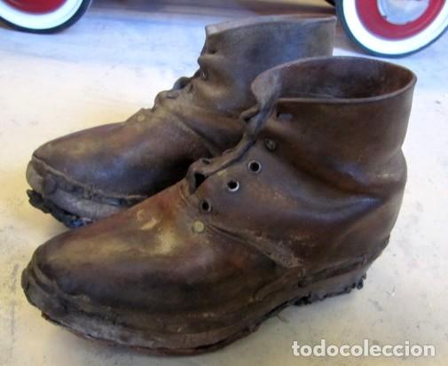 Antig&uuml;edades: Par de botas antiguas - Foto 2