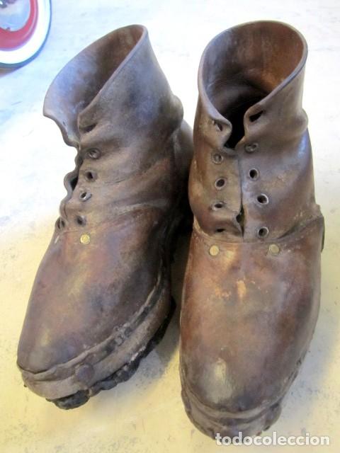 Antig&uuml;edades: Par de botas antiguas - Foto 3