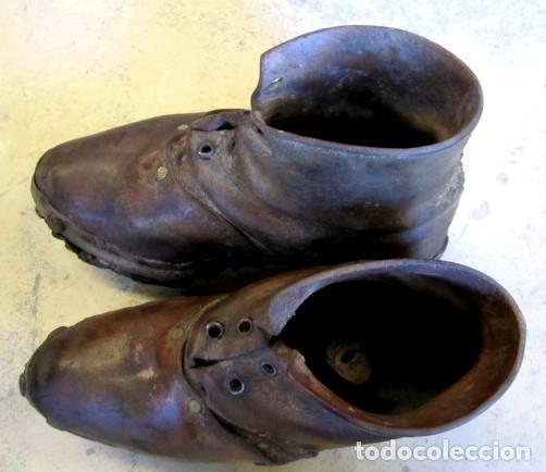Antig&uuml;edades: Par de botas antiguas - Foto 4