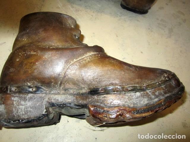 Antig&uuml;edades: Par de botas antiguas - Foto 6
