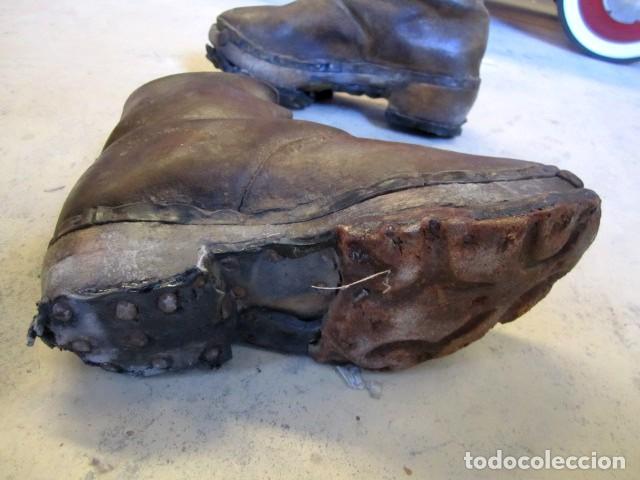 Antig&uuml;edades: Par de botas antiguas - Foto 7