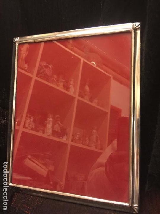 Oggetti Antichi: Precioso marco de fotos plateado, gran tama&ntilde;o. En total mide 27,5x22,5cms