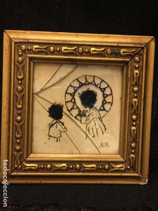 Oggetti Antichi: Precioso marco de fotos antiguo, en madera con decoracion dorada. En total mide 13,7x13,7cms