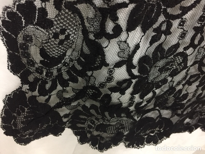 Antig&uuml;edades: Antigua gran mantilla negra - Foto 3