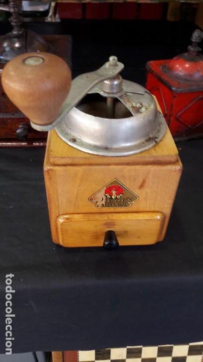 Antiques: molino , molinillo antiguo y manual de cafe
