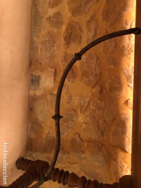 Antig&uuml;edades: Mesa espa&ntilde;ola madera de nogal - Foto 4