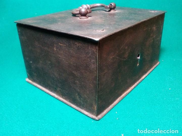 Antig&uuml;edades: CAJA ANTIGUA DE CAUDALES - Foto 2