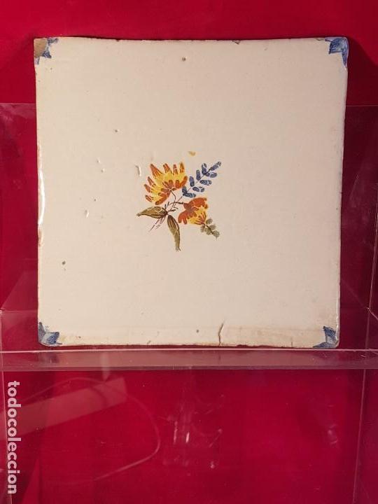 Antig&uuml;edades: Azulejo Valenciano flor - Foto 1