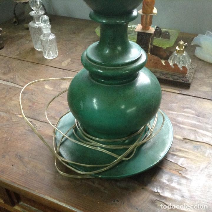 Antig&uuml;edades: Preciosa l&aacute;mpara de mesa con pie de madera - Foto 2