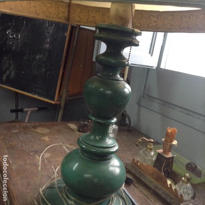 Antig&uuml;edades: Preciosa l&aacute;mpara de mesa con pie de madera - Foto 7