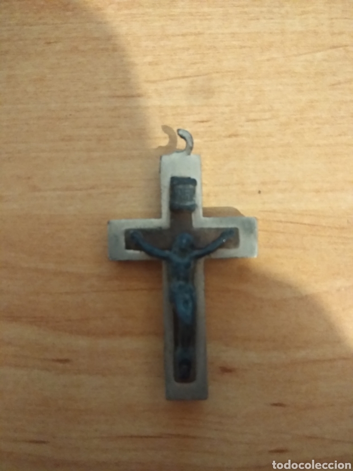 Antig&uuml;edades: Peque&ntilde;o crucifijo. 4 x 2,5 cms - Foto 1